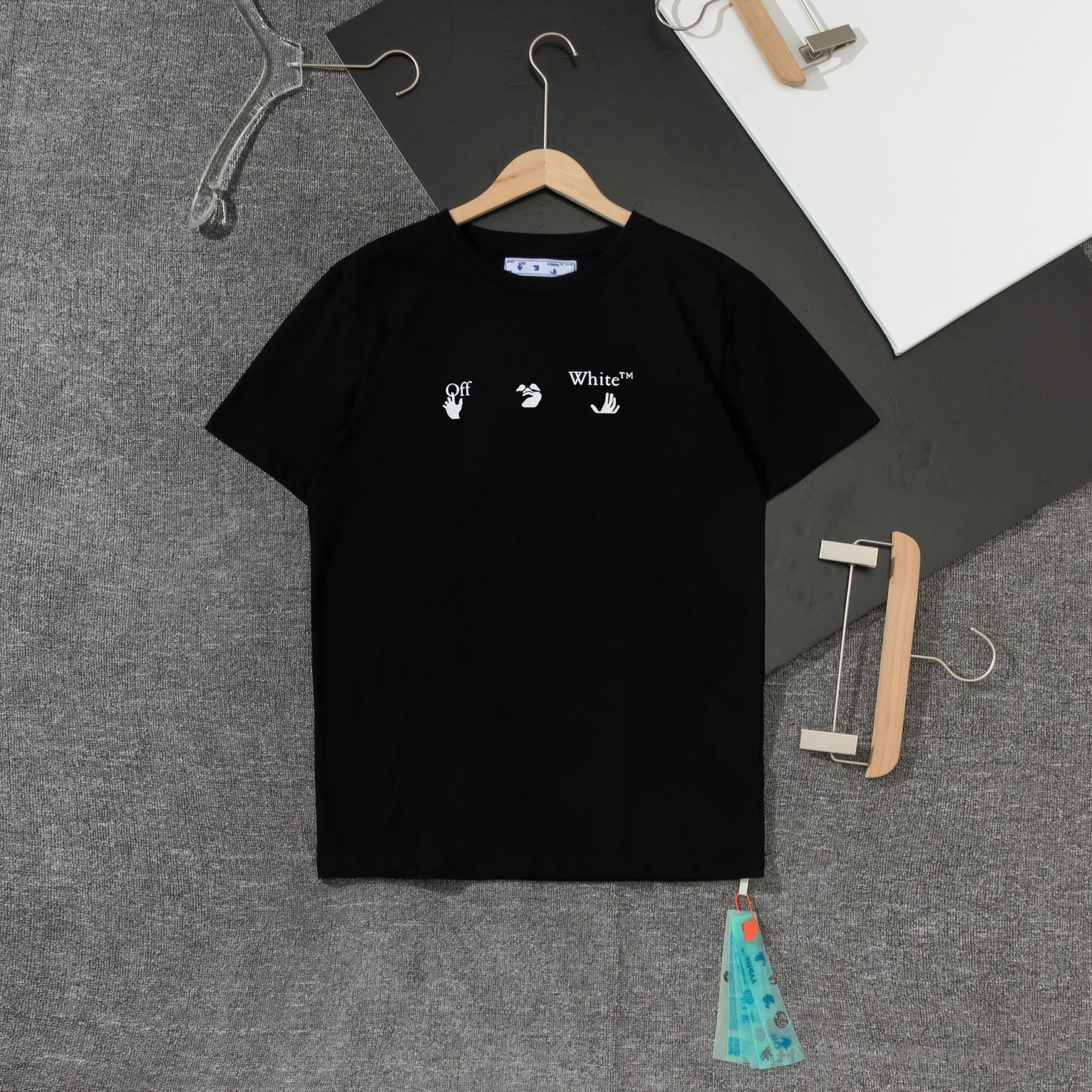 OFF-WHITE Sea Blue Cross Arrow Tee Shirt 'BLACK' 1 OFF-WHITE Sea Blue Cross Arrow Tee Shirt 'BLACK'