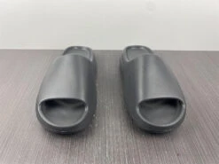 Adidas Yeezy Slide 'Onyx' -Fusion Wear Shop HYB210 099404e6 5a88 47a1 875c c09bebcd8e9a