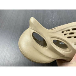 Adidas Yeezy Foam RNNR 'Mist' -Fusion Wear Shop HYB2149 2ae4d8f0 ddbd 4353 97a0 258baebab329