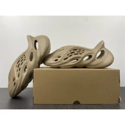 Adidas Yeezy Foam RNNR 'Mist' -Fusion Wear Shop HYB2150 ee675d57 18bc 410d 9956 6bef85fe1c4f