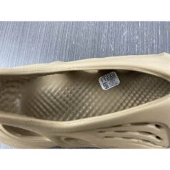 Adidas Yeezy Foam RNNR 'Mist' -Fusion Wear Shop HYB2151 5ef6eff6 d9cb 467a b871 f7a2b1fae064