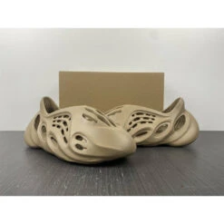 Adidas Yeezy Foam RNNR 'Mist' -Fusion Wear Shop HYB2152 e882034c 8754 44a6 83b4 d9b6617a7c43