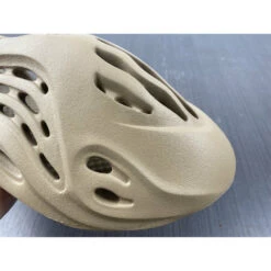 Adidas Yeezy Foam RNNR 'Mist' -Fusion Wear Shop HYB2155 deca4d87 e996 47c9 b511 30a2b3374055