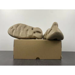 Adidas Yeezy Foam RNNR 'Mist' -Fusion Wear Shop HYB2157 b7bcfa8e ae50 4e1a b591 a87a34089e81