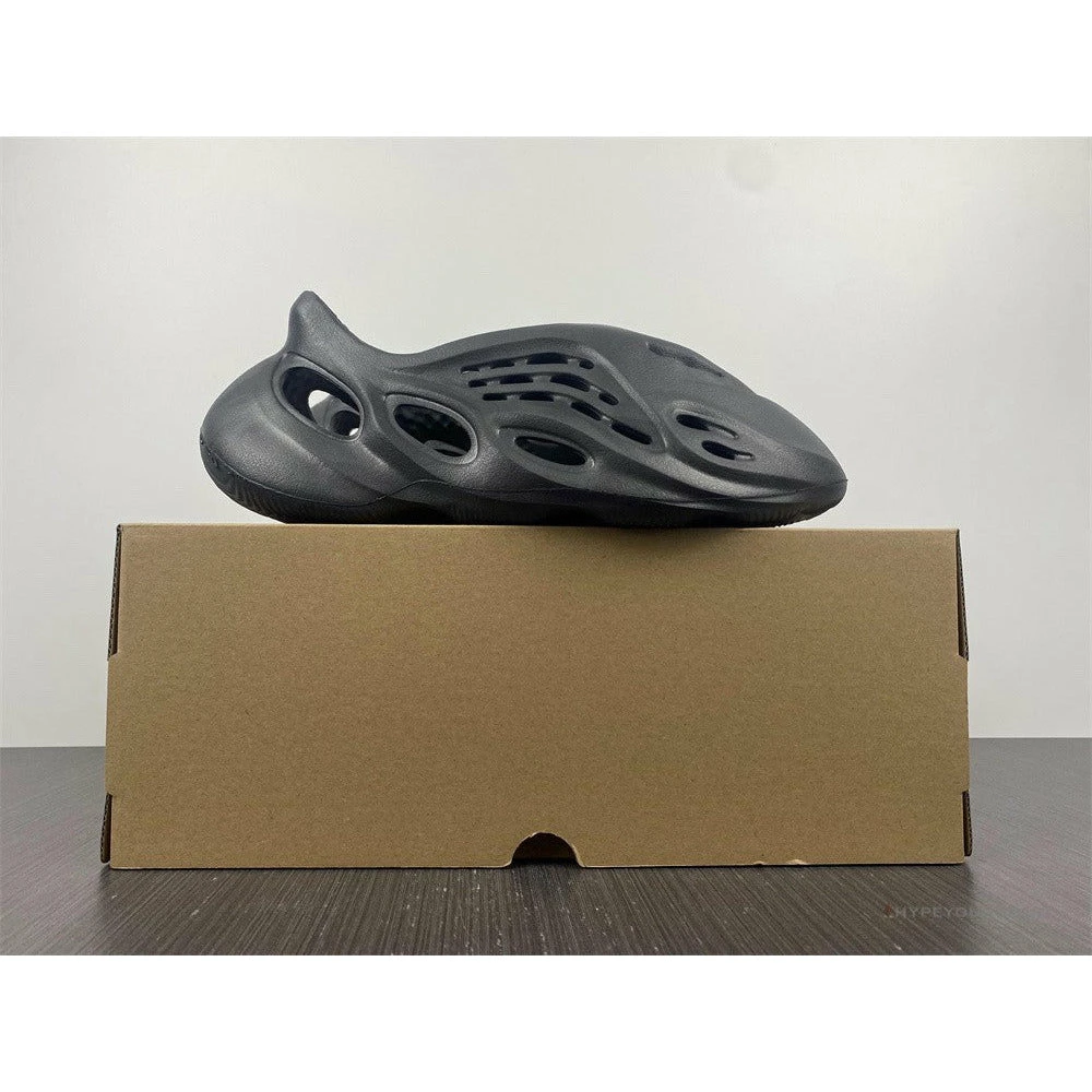 Yeezy Foam RNNR Onyx 2 Yeezy Foam RNNR Onyx - Image 2