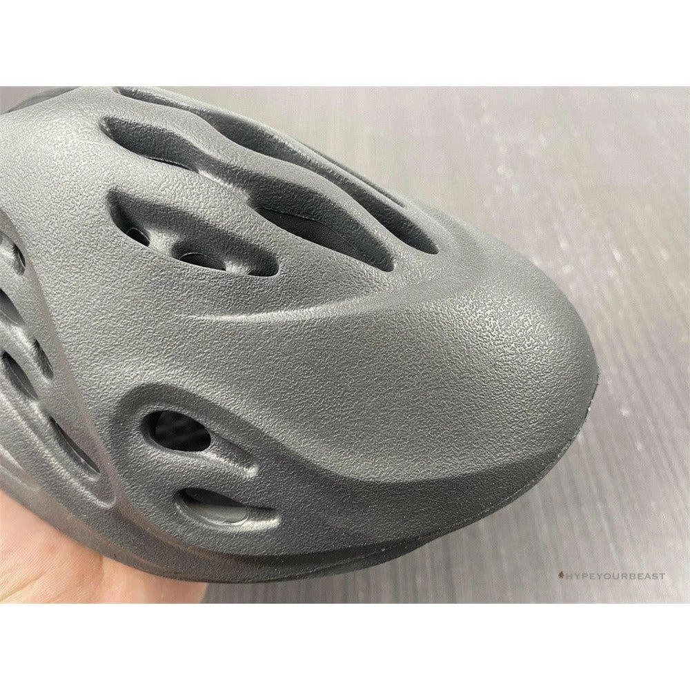 Yeezy Foam RNNR Onyx 7 Yeezy Foam RNNR Onyx - Image 7