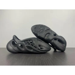Yeezy Foam RNNR Onyx