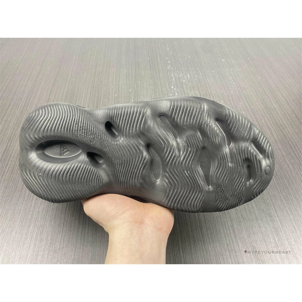 Yeezy Foam RNNR Onyx 11 Yeezy Foam RNNR Onyx - Image 11