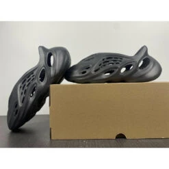 Yeezy Foam RNNR Onyx 26 Yeezy Foam RNNR Onyx -Fusion Wear Shop HYB2171 8f7f88cd 6185 452e a6bb 272e1ee8e90d