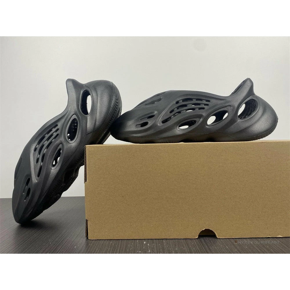 Yeezy Foam RNNR Onyx 13 Yeezy Foam RNNR Onyx - Image 13