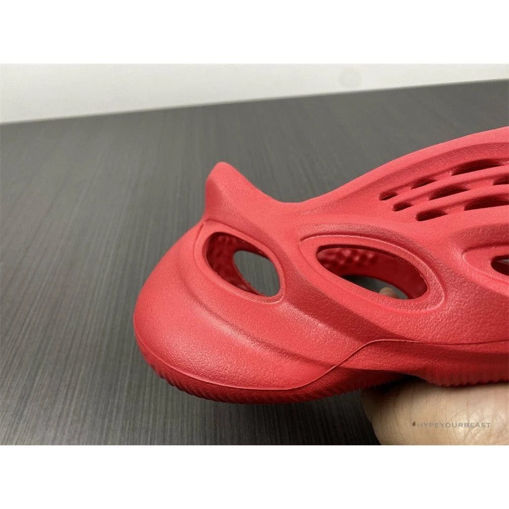 Yeezy Foam RNNR Vermillion Red 9 Yeezy Foam RNNR Vermillion Red - Image 9