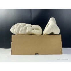 Yeezy Foam RNNR Ararat -Fusion Wear Shop HYB2189 ca6c3358 f02b 4d92 8fd2 b89bd15b8203