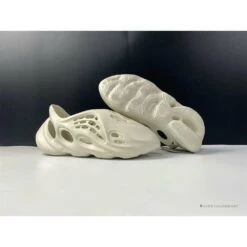 Yeezy Foam RNNR Ararat