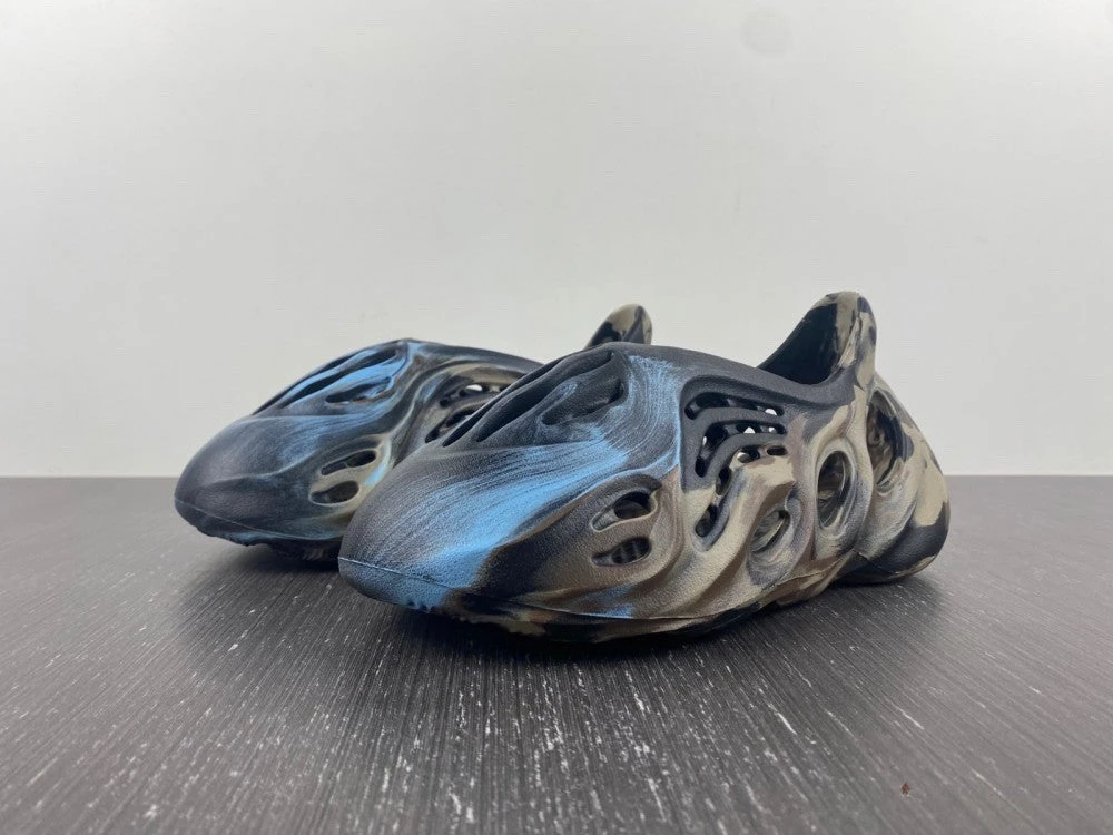 Adidas Yeezy Foam RNNR MX Cinder 3 Adidas Yeezy Foam RNNR MX Cinder - Image 3