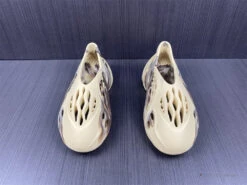 Adidas Yeezy Foam RNNR MX 'Cream Clay' -Fusion Wear Shop HYB228 e7447847 4396 4981 b93e f7196198d0ea