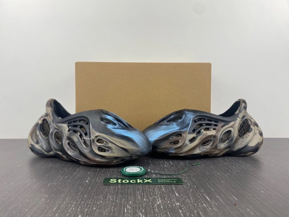 Adidas Yeezy Foam RNNR MX Cinder 2 Adidas Yeezy Foam RNNR MX Cinder - Image 2