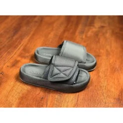 Yeezy Season 6 Slide Black