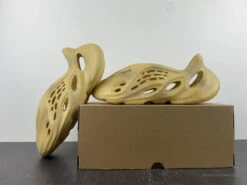 Yeezy Foam RNNR 'Desert Sand' -Fusion Wear Shop HYB249 85776061 17ac 4d35 9984 35db5f0e86be