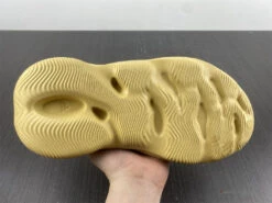 Yeezy Foam RNNR 'Desert Sand' -Fusion Wear Shop HYB253 5ca27255 65d1 434c 8241 08702ce0eff4