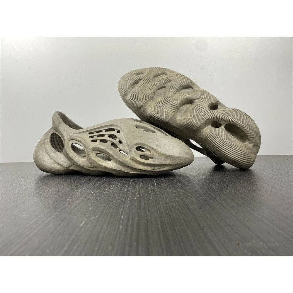 Yeezy Foam RNNR Stone Sage 1 Yeezy Foam RNNR Stone Sage