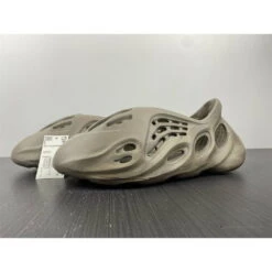Yeezy Foam RNNR Stone Sage 16 Yeezy Foam RNNR Stone Sage -Fusion Wear Shop HYB263 3f4d9489 8485 4bd5 9c67 c357a7ecf5b6