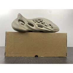 Yeezy Foam RNNR Stone Sage 24 Yeezy Foam RNNR Stone Sage -Fusion Wear Shop HYB264 9106ba91 57e4 4e61 b283 0af796a2163c