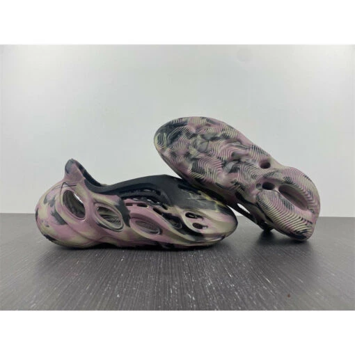 Adidas Yeezy Foam RNNR 'MX Cardon' -Fusion Wear Shop HYB28 8fa5940e 74c4 4701 af28 39acf0ac623a