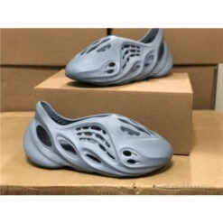 Yeezy Foam RNNR Grey